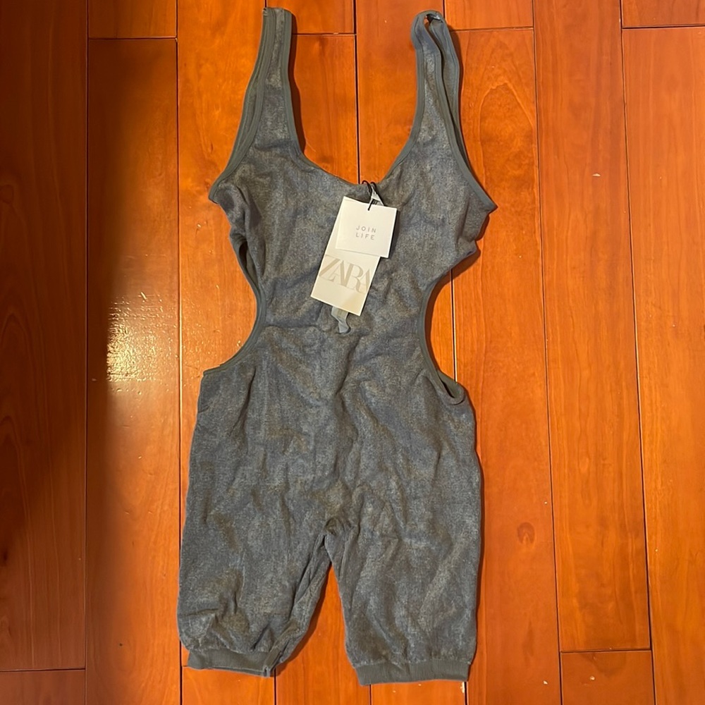 SEAMLESS CUTOUT ROMPER - Picture 3 of 5